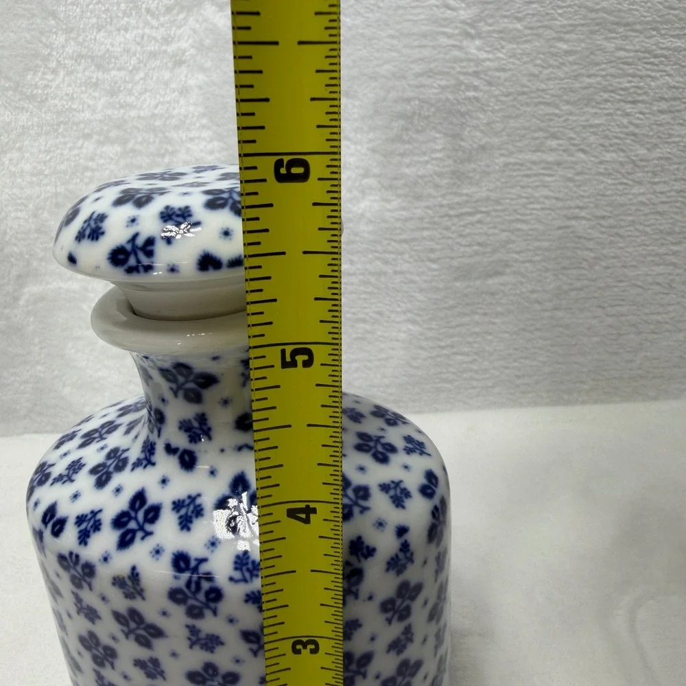 VTG 1977 MANN Blue Leaf Porcelain Decanter Bottle & Stopper Bud Vase Japan